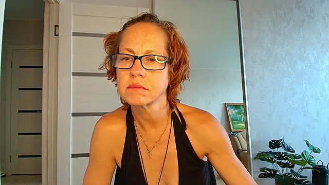 LioraWeiss online show from July 8, 2026, 7:02 am
