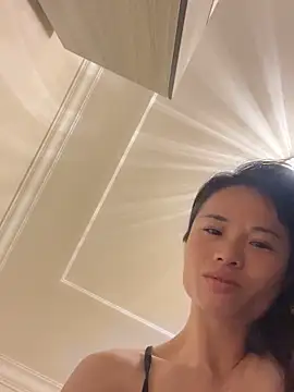 Snapshot of Mia-lp chatting on March 3, 2026, 10:43 am Mia-lp online show from March 3, 2026, 10:43 am