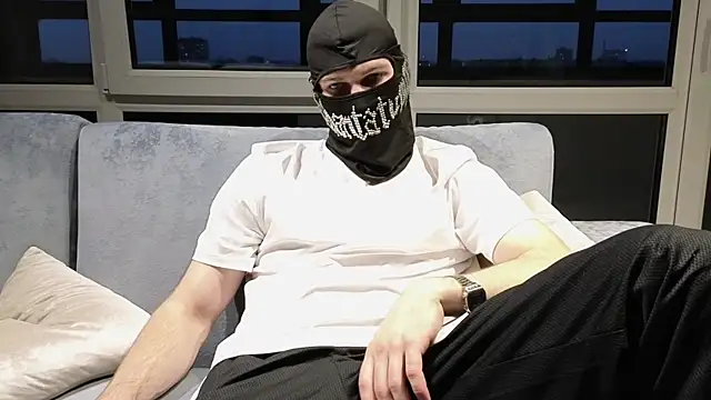 chantatummm online show from April 8, 2026, 3:56 pm