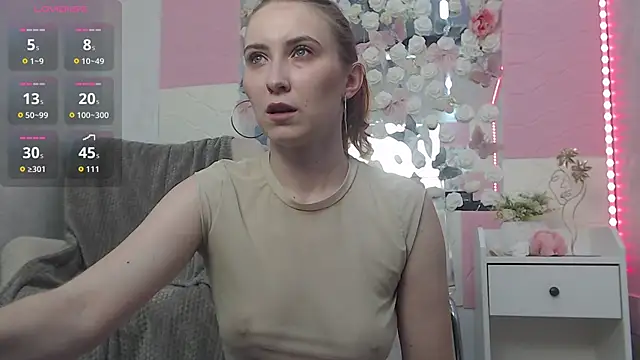EmberLuna  online show from June 18, 2026, 6:46 am