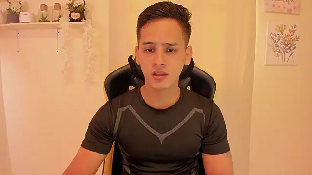 sexy andres01 online show from April 12, 2026, 2:33 pm