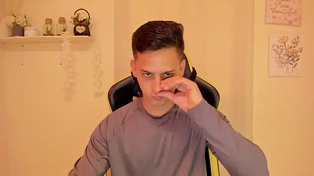 sexy andres01 online show from April 20, 2026, 1:14 pm