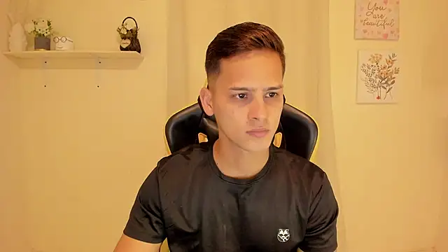 sexy andres01 online show from June 3, 2026, 2:19 pm