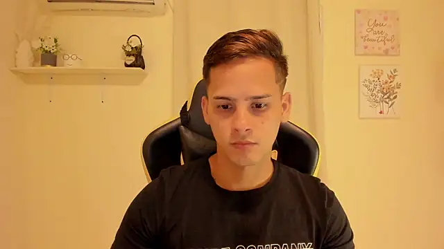 sexy andres01 online show from June 5, 2026, 9:53 pm