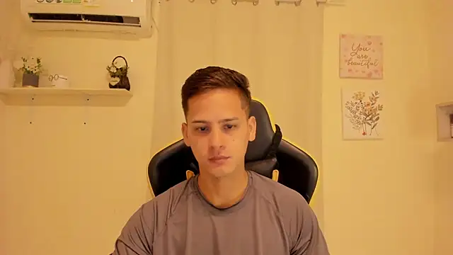 sexy andres01 online show from June 8, 2026, 1:44 pm