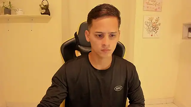 sexy andres01 online show from June 9, 2026, 9:37 pm