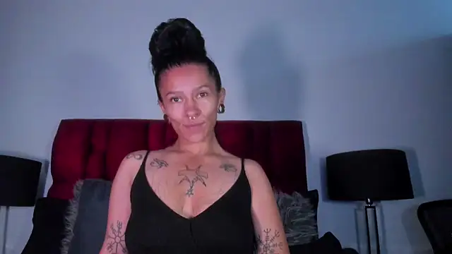 Snapshot of Amelie_Blake chatting on April 28, 2026, 12:10 pm Amelie Blake online show from April 28, 2026, 12:10 pm