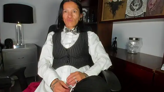 Snapshot of Amelie_Blake chatting on April 29, 2026, 11:14 am Amelie Blake online show from April 29, 2026, 11:14 am
