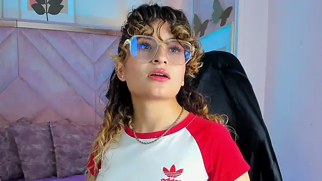 emilyjonesss  online show from March 13, 2026, 8:04 pm