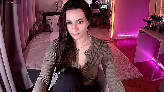 Vivian Wee online show from March 1, 2026, 9:50 pm