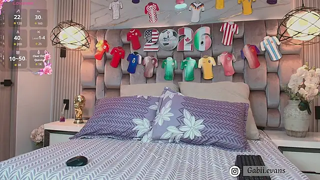 gabyevans4 online show from June 13, 2026, 12:14 pm
