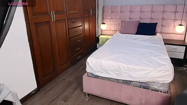 Snapshot of ShayMilleer chatting on April 6, 2026, 12:06 pm ShayMilleer online show from April 6, 2026, 12:06 pm