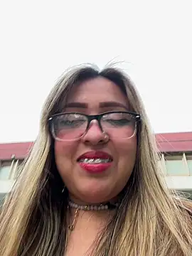 Moon Velvet  online show from March 7, 2026, 10:51 pm