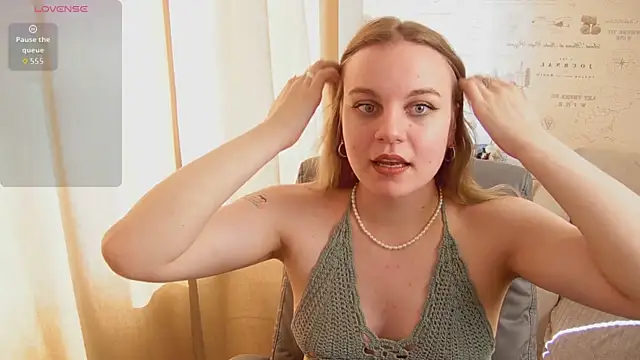 Snapshot of Glow_Margo chatting on July 20, 2026, 3:21 am Glow Margo online show from July 20, 2026, 3:21 am