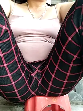 Lucie Fuzk online show from April 7, 2026, 3:51 am