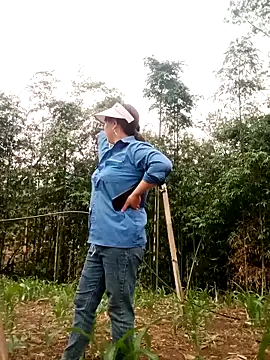 Snapshot of lyly_sexx chatting on April 16, 2026, 12:44 am lyly sexx online show from April 16, 2026, 12:44 am