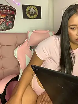 Snapshot of MorenaQueen- chatting on February 26, 2026, 6:18 pm MorenaQueen- online show from February 26, 2026, 6:18 pm