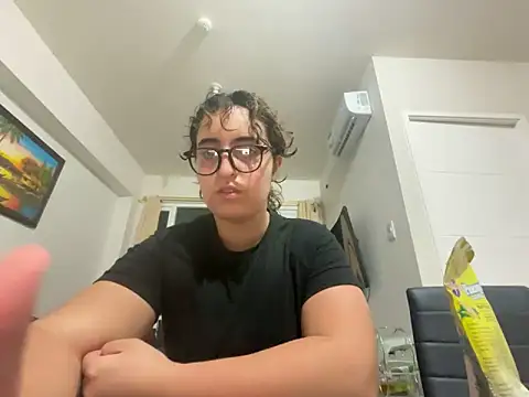 yassiestar online show from March 21, 2026, 4:43 pm