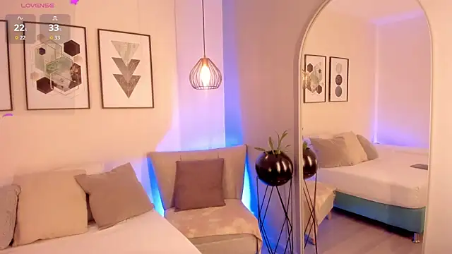 ariavelvet  online show from March 25, 2026, 2:39 am