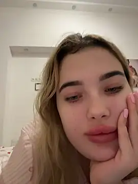 Snapshot of TiffanyCouture chatting on March 1, 2026, 5:26 pm TiffanyCouture online show from March 1, 2026, 5:26 pm