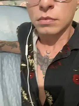 erickmoor2526 online show from March 3, 2026, 2:50 am