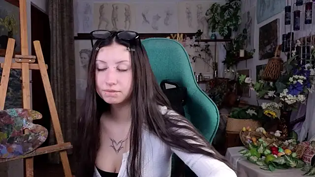 EffieMeowley online show from April 18, 2026, 5:55 am