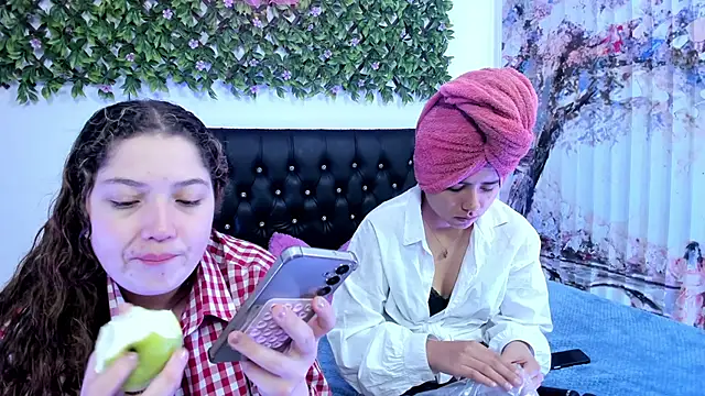 valeria and zoe online show from May 25, 2026, 2:12 pm
