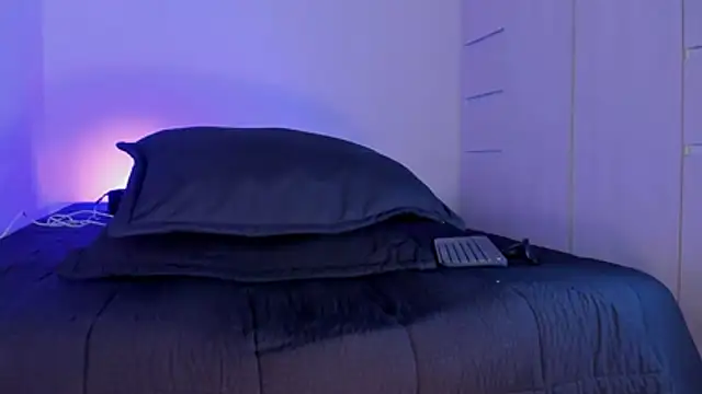 THADEO KING2 online show from April 12, 2026, 1:43 am