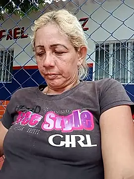 Lamonita05 online show from April 16, 2026, 6:41 pm