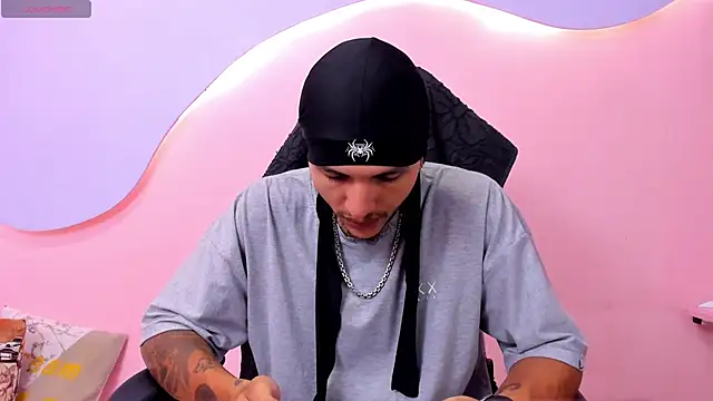 DanteLuxx online show from April 15, 2026, 4:08 am