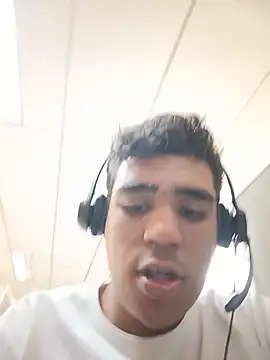 luis230436 online show from May 20, 2026, 2:56 pm