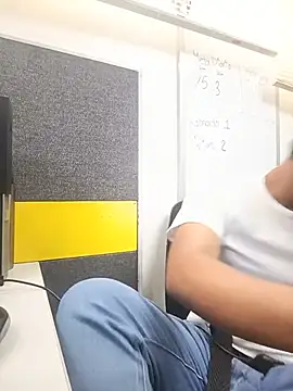 luis230436 online show from May 25, 2026, 8:26 pm