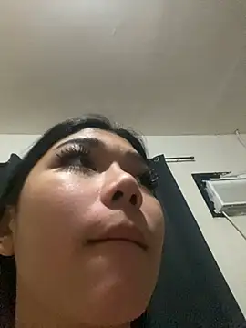 azumi suzako online show from April 9, 2026, 3:17 pm