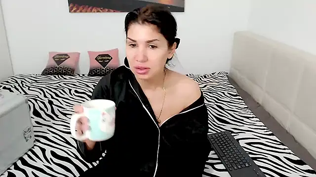 NickyHotXO online show from April 7, 2026, 4:57 am