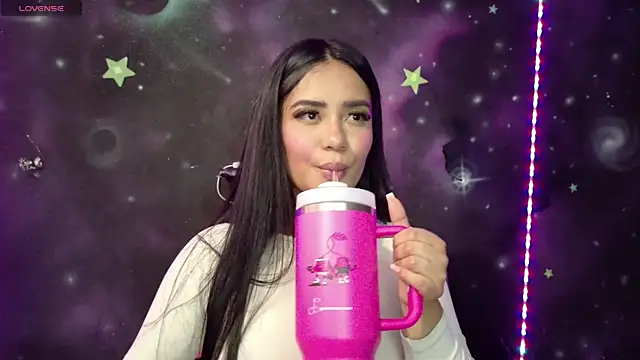 ValentinaRojass  online show from May 8, 2026, 5:07 pm