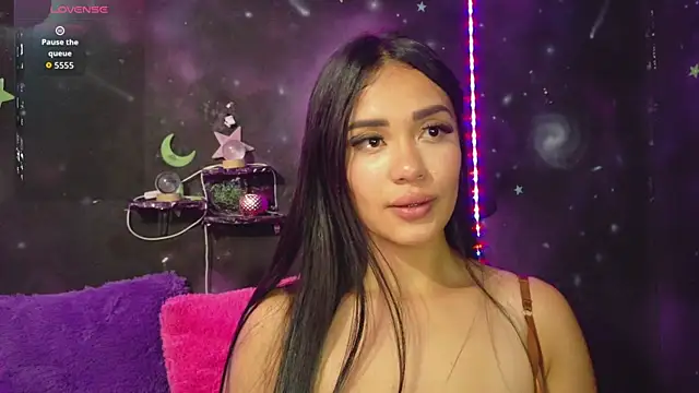 ValentinaRojass  online show from May 14, 2026, 4:47 pm