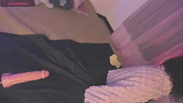 V-nus online show from April 6, 2026, 4:46 am