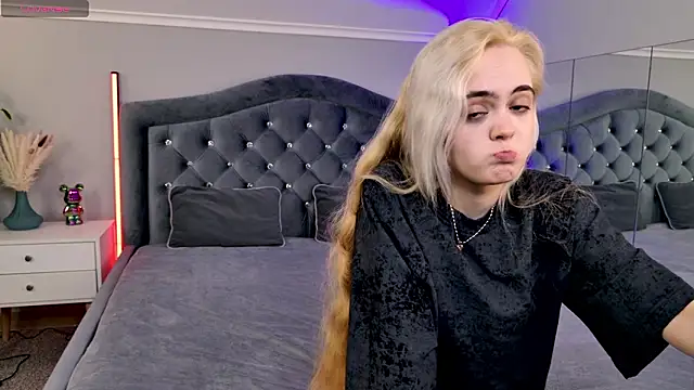 Snapshot of Bambi_Bloom chatting on March 2, 2026, 7:15 am Bambi Bloom online show from March 2, 2026, 7:15 am