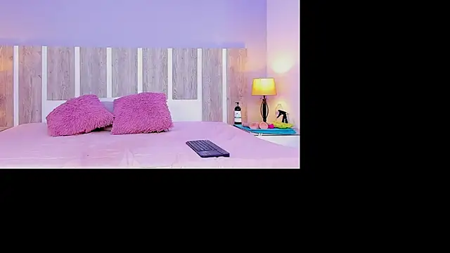 EmilySearss online show from April 4, 2026, 8:17 pm