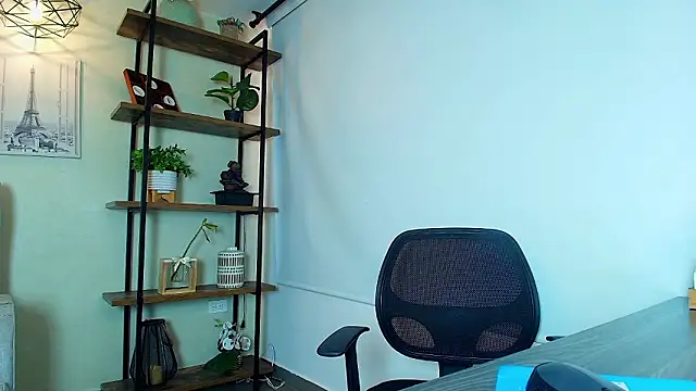 Victoria-Collins  online show from March 2, 2026, 12:23 pm