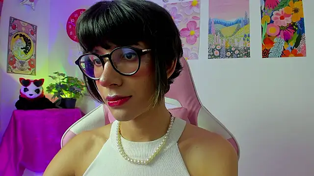 Madeline 21 online show from March 3, 2026, 5:24 am