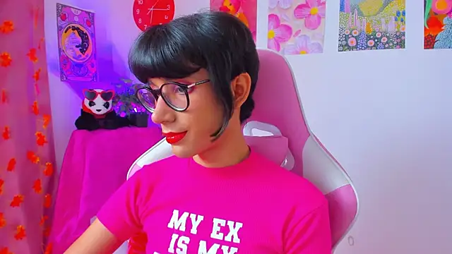 Madeline 21 online show from April 4, 2026, 12:13 pm