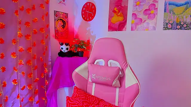 Madeline 21 online show from April 16, 2026, 12:17 pm