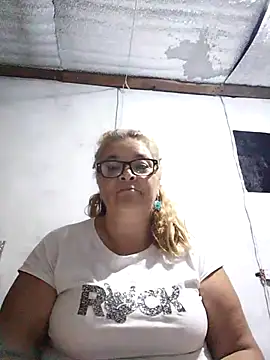 momismilf544 online show from March 31, 2026, 3:52 am