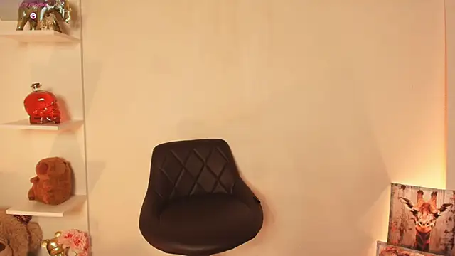 ema parkerr online show from April 5, 2026, 1:03 am