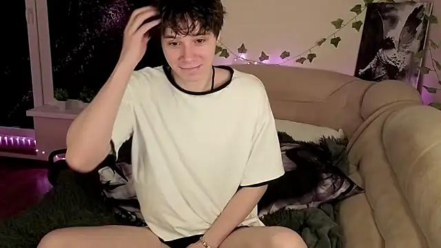 Snapshot of AnthonyCuutie chatting on April 17, 2026, 5:54 am AnthonyCuutie online show from April 17, 2026, 5:54 am