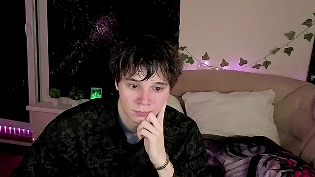 Snapshot of AnthonyCuutie chatting on April 18, 2026, 6:01 pm AnthonyCuutie online show from April 18, 2026, 6:01 pm