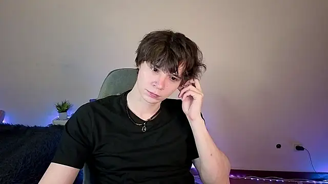 Snapshot of AnthonyCuutie chatting on June 1, 2026, 5:31 am AnthonyCuutie online show from June 1, 2026, 5:31 am