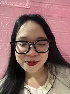 Leeeeiu online show from May 22, 2026, 3:28 pm