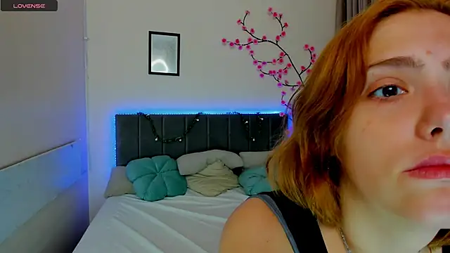 Snapshot of DellaRows chatting on June 23, 2026, 5:27 am DellaRows online show from June 23, 2026, 5:27 am